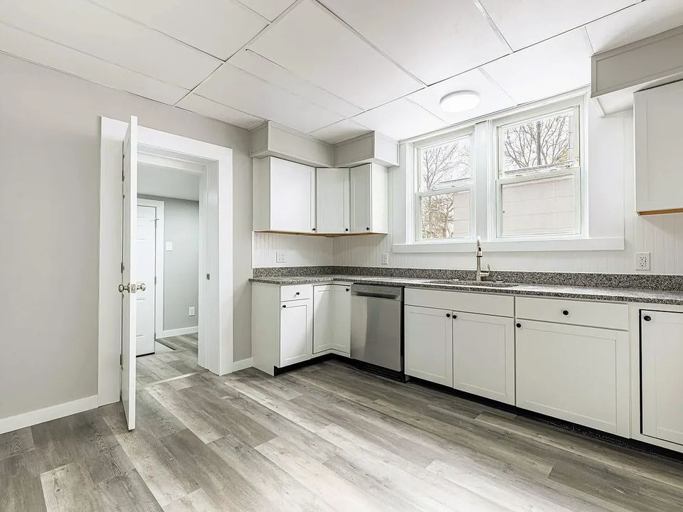 A Springfield-area kitchen Steven rebuilt after buying the house as is